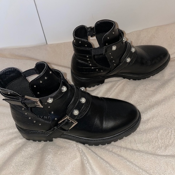 Erynn Paris boots pearls & studs & buckle - Picture 3 of 4